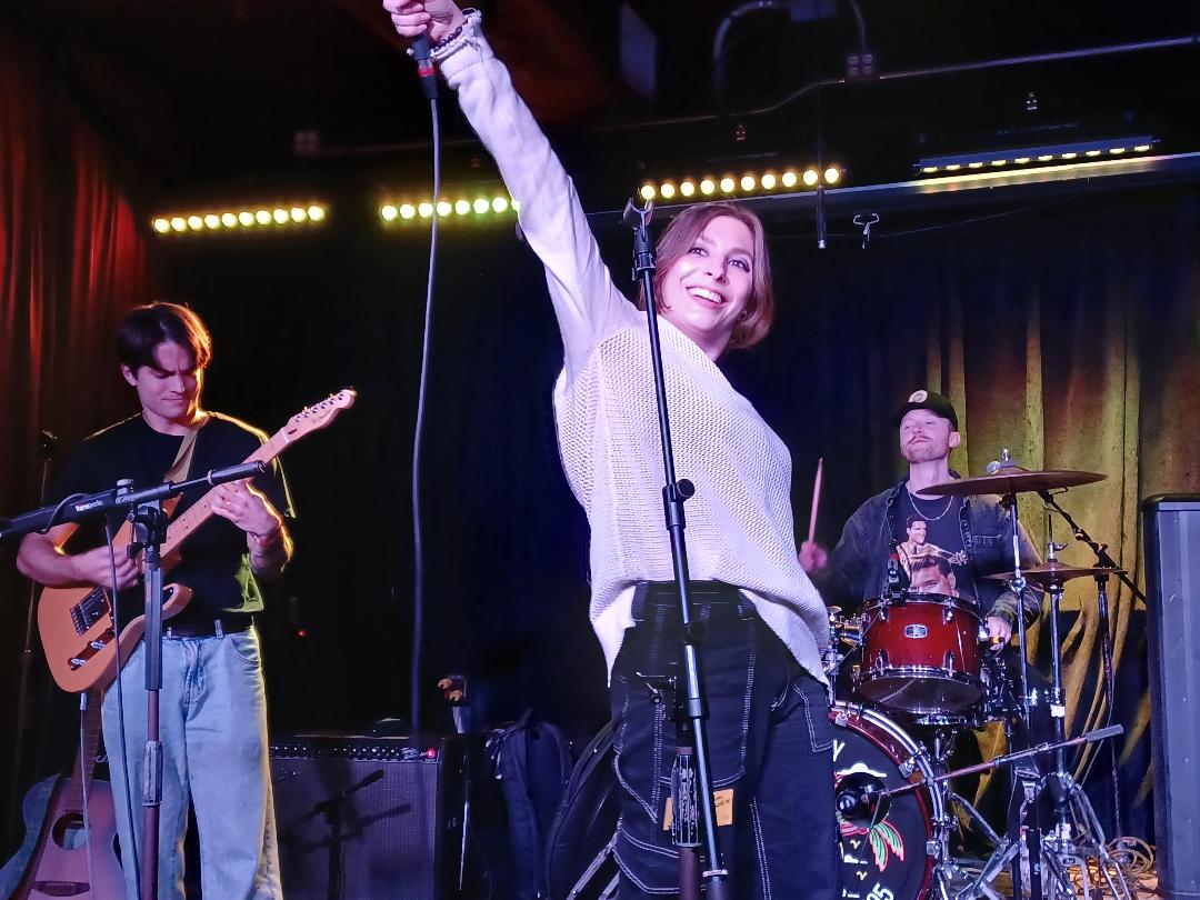 AdamsWorldBlog's tweet image. Scenes from last night: Drive In (@_alebaba_) at @ArlenesGrocery