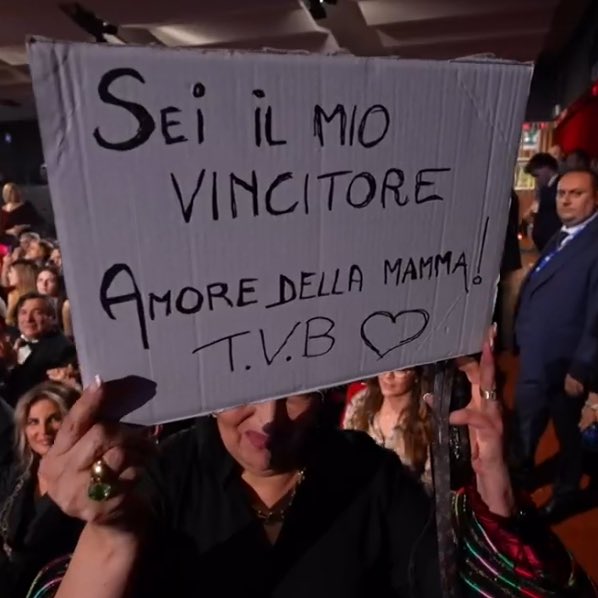 nessunconfine's tweet photo. il cartello della mamma di ghali per lui io chiaramente non sono il vostro soldato più forte  #Sanremo2024 https://t.co/DW56iAVJhw