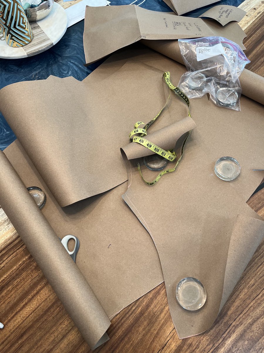 SheSaysSew's tweet image. the perfect day starts with #sewing.  today (like so many) starts with #patternDrafting. i’m making a jacket I saw ⁦@TinaFeyNet⁩ wear on ⁦@KimmySchmidt⁩   Had to have one