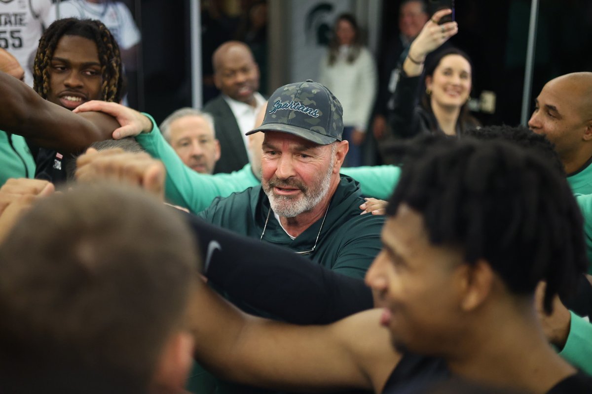 🚨#SpartanLegend alert!! 🚨

Kirk Gibson joined in the <a href="/MSU_Basketball/">Michigan State Men's Basketball</a> post-game celebrations today after the HUGE #VictoryforMSU!!

#GoGreen | <a href="/23KGibby/">Kirk Gibson</a>