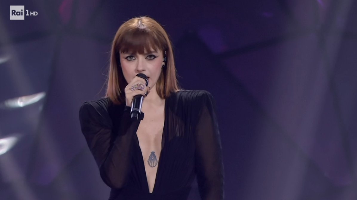 IL PUBBLICO IN PIEDI PER ANNALISA #Sanremo2024