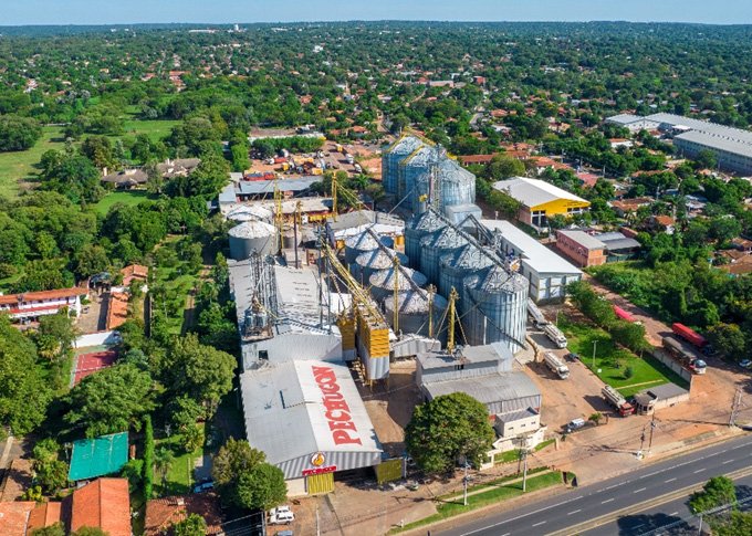 Raulbogarin's tweet photo. 🚨Reportan explosión en Pechugon
-Se presume que sería fuga de amoníco. 
-Piden refuerzo con protección y evacuar la zona.
📍Capiatá- @C9NParaguay https://t.co/6JiLM1Rs1D