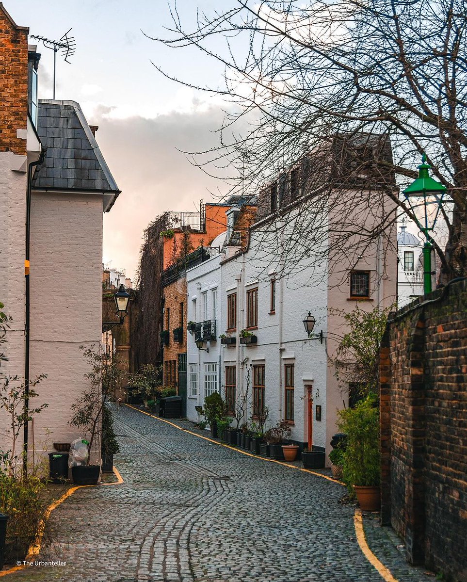 Marrius_'s tweet image. ❄️🐦‍⬛Let's have an affair with the winter air.
____________________
Riscaldiamoci l'anima.

#bestcityintheworld #bitsofbuildings #chasingfacades #departuresmag #discover_vacations #imatraveler #mycityloves #pathport #postcardfromtheworld