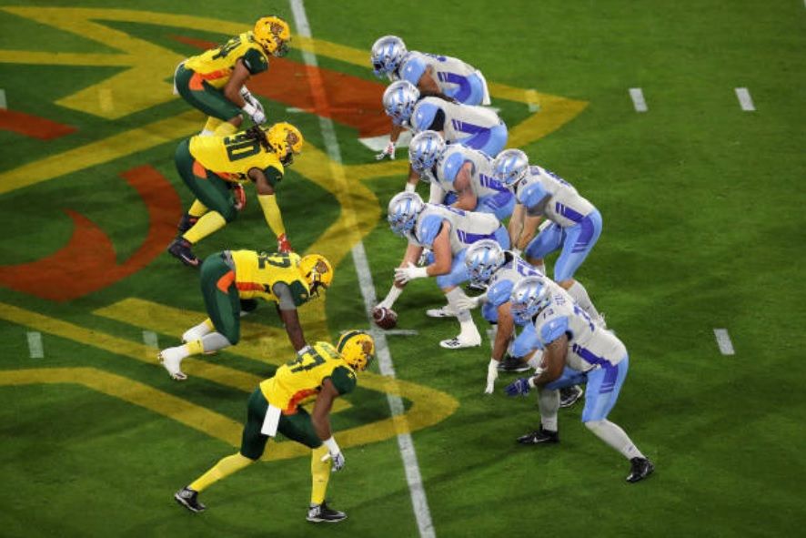 AZSportsHistory's tweet photo. 2/10/19 β In front of only 11,751 fans at #ASU Sun Devil Stadium, the Arizona #Hotshots opened their inaugural (and league's only) season with the Alliance of American Football league #AAFL with a 38-22 win over the Salt Lake Stallions. John Wolford: 18-29-275-4. #AZHotShots https://t.co/t4MSirQAB7