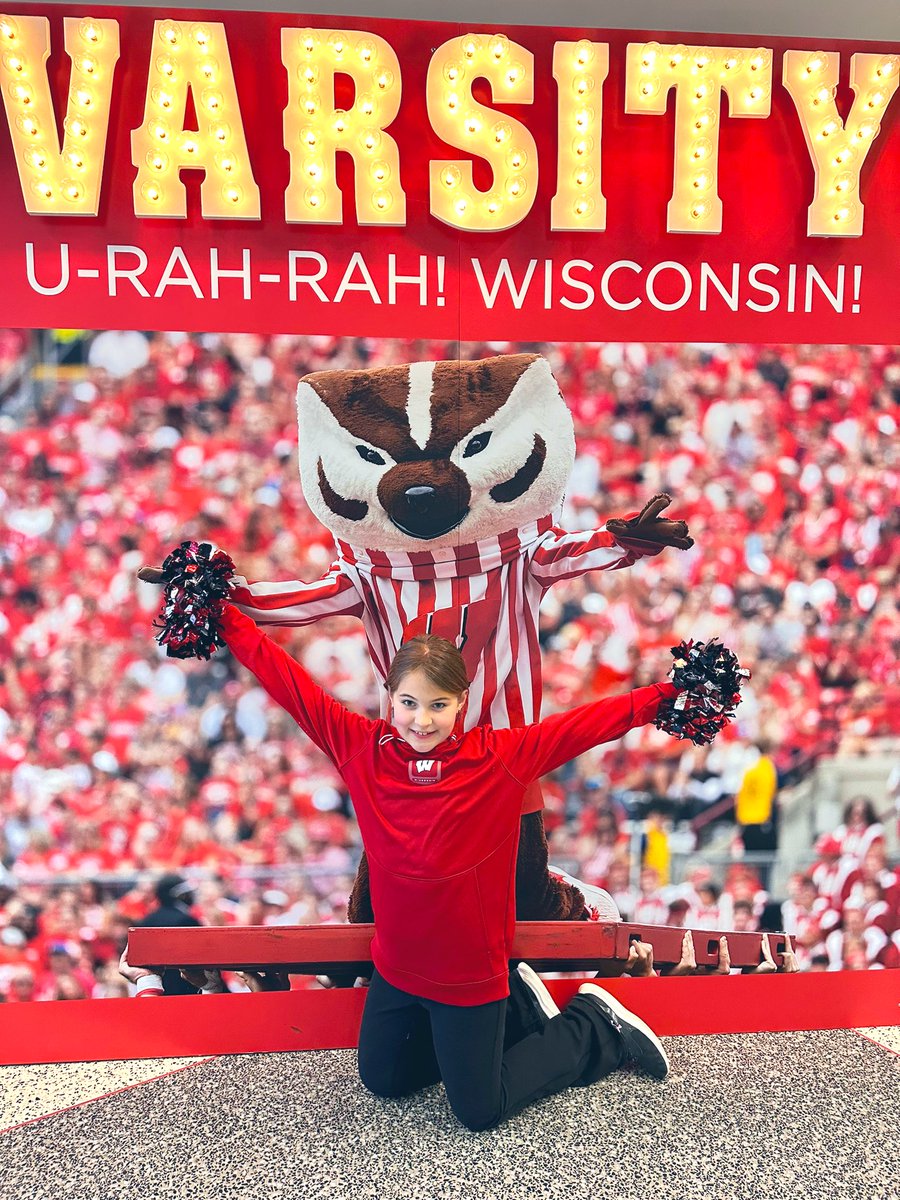 KnitWit_CJ's tweet photo. Your @BadgerMHockey cheerleader is in the house! #GoBadgers #OnWisconsin 
@N_LaPoint https://t.co/qjx2YZfKf7