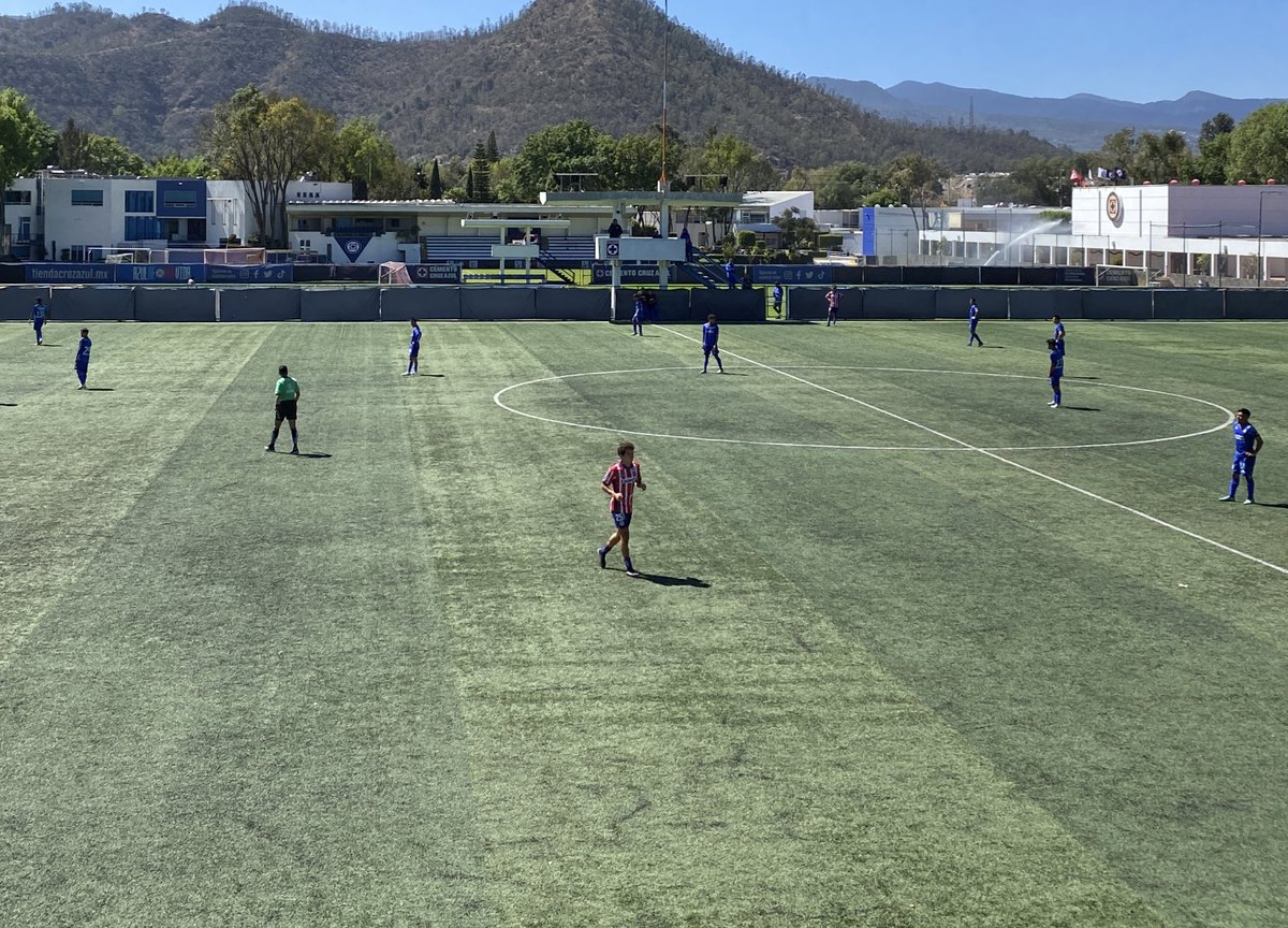 6 de 6 titularidades para César Ayón, liderando el mediocampo del Atleti de San Luis Sub 18. Hoy victoria 5-0 en la Noria.