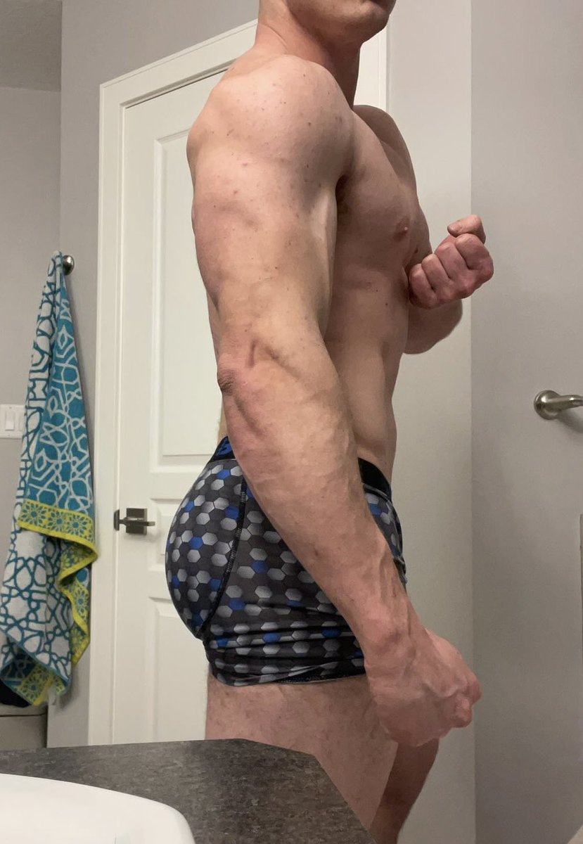 LamboXfit's tweet photo. The face//the cake. 50 retweets and I’ll pull them down https://t.co/lkFNjJK0r1