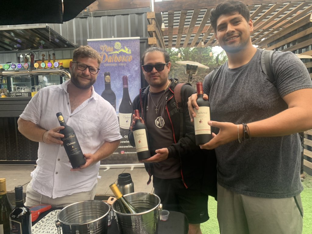 MaxMoralesChile's tweet photo. Grandes #Piscos en La Serena.
#Pisco
De regreso a la Región de Coquimbo luego de 23 años con grandes amigos de los tiempos del #SalonDelVino de @andeswines
#piscoamauta #pisconontay @piscowaqar #dalbosco #AndesWines #spirits https://t.co/VdU6DSVoyb