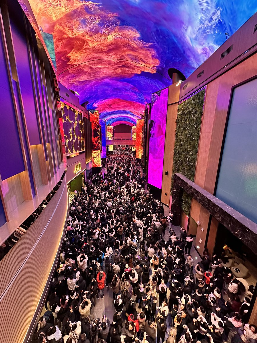 PCurtisSteelman's tweet photo. The Crowds are still amazing at Inspire Korea 2 months after opening. This is Saturday February 10..amazing #steelmanpartners #architecture #casino #interiordesign #lasvegasbusiness https://t.co/Mjlpc6FlBa