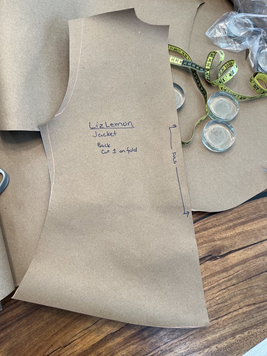 SheSaysSew's tweet image. notice anything?
⁦@TinaFeyNet⁩ ⁦@30Rock⁩ ⁦⁦⁦@KimmieSchmitt⁩   #patterndrafting #sew #makeyourclothes #sewGlam