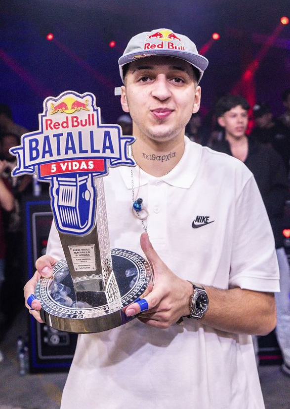 RECORD HISTORICO 🔥🏆

MECHA 🇦🇷 tras sus victorias en #RedBullBatalla 5 Vidas y FMS Internacional rompio el record del freestyler argentino con mas batallas ganadas en torneos internacionales en toda la historia con 58 victorias, supero a KLAN que cuenta con 57 victorias.