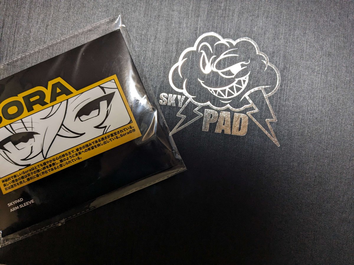 geki_Low's tweet photo. @SkyPAD_JP様からSKYPAD3.0 XLをいただきました！
特有のガラス素材のマウスパッドでめちゃくちゃ滑りがいい👏
めっちゃトラッキングエイムが向上します！
下記ツリーにお得に購入できるクーポンと購入サイト貼っておきます
本当におすすめなのでみなさまぜひともご購入検討ください😳😳 https://t.co/Qx1X0qFJnu