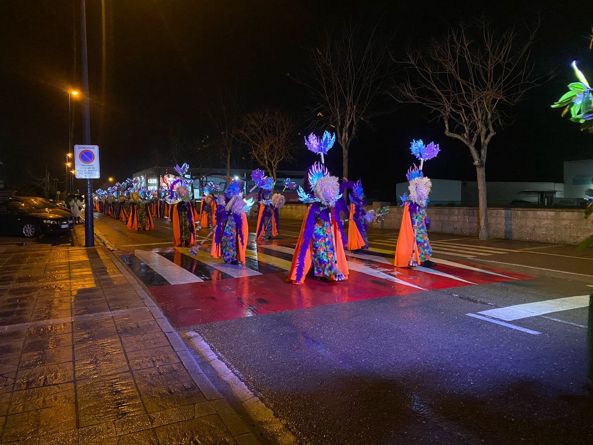 PC_Cartes's tweet photo. 🎊CARNAVAL 🎊

En la tarde de ayer parte de nuestro grupo de voluntarios estuvo dando cobertura en el desfile de carnavales de nuestro municipio.

Junto anosotros estuvieron los compañeros de PROTECCIÓN CIVÍL REINOSA , Prote Mazcuerras, PC San Vicente de la barquera. https://t.co/kILiMWIvQJ