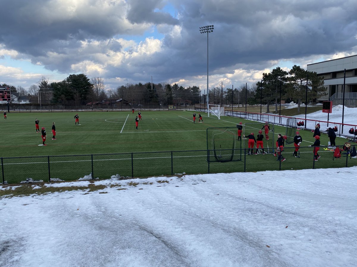 jlotemplio's tweet image. Softball in February. Who needs Florida? Go Cards!