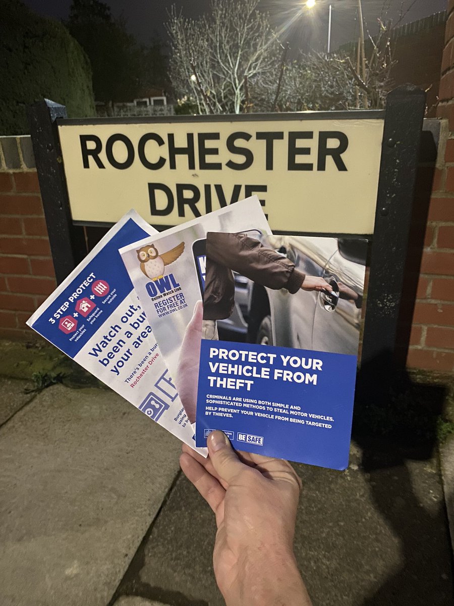 MPSPinnerSouth's tweet photo. As the sun set on the first day of the #LunarNewYear, I walked to Rochester Drive, #Pinner to visit a burglary victim.
Please ensure you lock side gates and doors before leaving home.
For more home security tips, click below:
https://t.co/XJrhZkUHTz
#BeSafe #3StepProtect https://t.co/pbOxEGdhAX