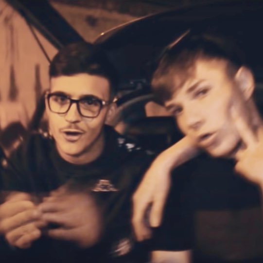 Vicidominus's tweet photo. Emanuè, comunque vada a finire questa avventura a Sanremo, sei già nella storia del festival.

Il primo a portare una canzone completamente in napoletano, fino a giocarti la finale da protagonista.

Da “P Secondiglian” al palco dell’Ariston, per me hai già vinto. #Sanremo2024 https://t.co/iIzFLQmCCS