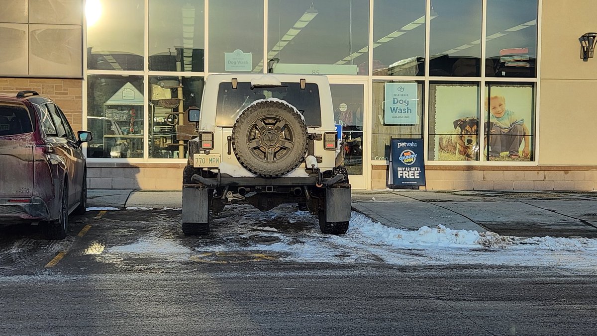 Saskgearhead's tweet photo. Some selfish people around. If you drive a lifted Jeep, I don't think you require a handicapped parking spot. @SGItweets @SPSTraffic https://t.co/C3yckt701z