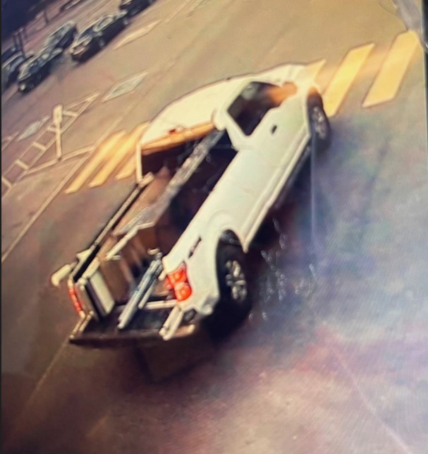 HaltonPolice's tweet photo. Do you recognize this suspect? Please share and contact police if you have any information. 
Police looking to identify male who committed indecent act at Oakville Place Mall.
Details on the investigation can be found here... https://t.co/GCo38VXBzt https://t.co/lfss4hXkm9