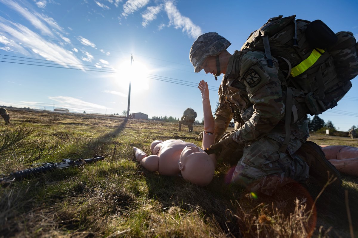 ArmyROTC's tweet image. @8BDEArmyROTC closed out their #RangerChallenge for Task Force North.

🏆Congrats to @OregonState for their (repeat) win &amp;amp; securing a spot on the #RoadToSandhurst.

#ArmyROTC | #LeadershipExcellence | #BeAllYouCanBe

@TRADOC | @usarec | @CG_ArmyROTC | @AmandaAzubuike | @GoArmy