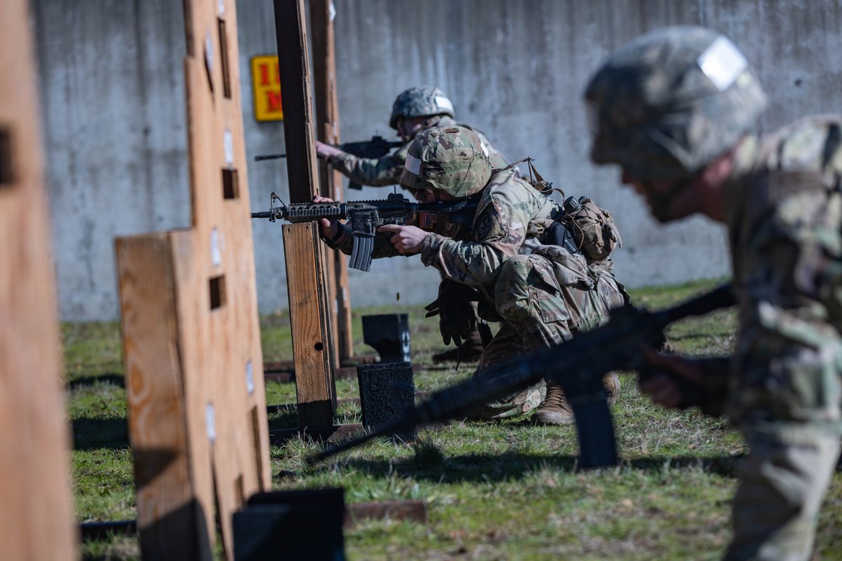 ArmyROTC's tweet image. @8BDEArmyROTC closed out their #RangerChallenge for Task Force North.

🏆Congrats to @OregonState for their (repeat) win &amp;amp; securing a spot on the #RoadToSandhurst.

#ArmyROTC | #LeadershipExcellence | #BeAllYouCanBe

@TRADOC | @usarec | @CG_ArmyROTC | @AmandaAzubuike | @GoArmy
