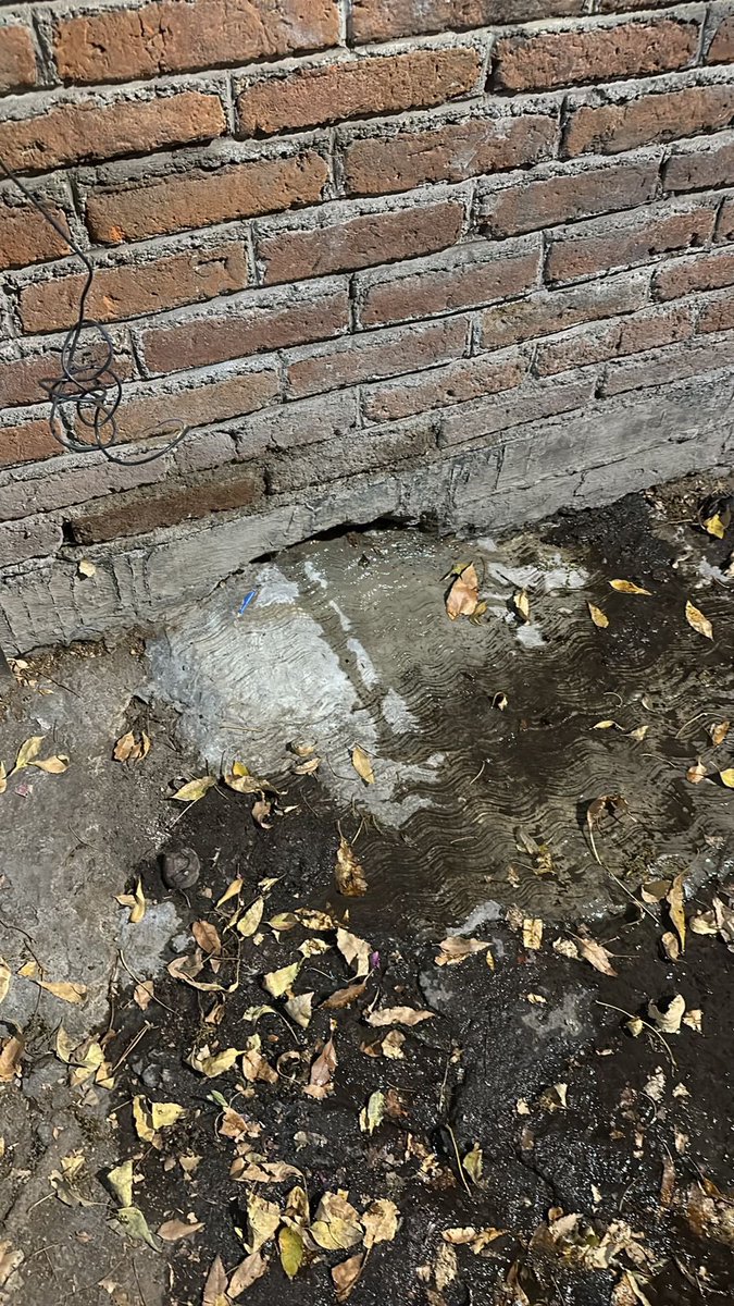 Josh_57's tweet image. @lopezdoriga  En Atizapán @GobAtizapan  no tenemos agua y ésta fuga con # de reporte 329254 desde el pasado jueves 8 @AtizapanZSAPASA  no viene a repararla