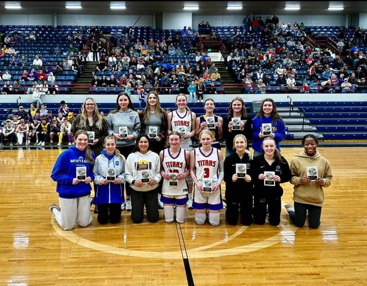 Congrats to <a href="/EmmaMJonessss/">Emma Jones</a> for making the All District Team 2024!!