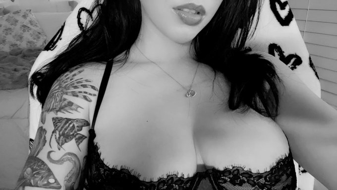 I moved my mirror and I turned away to do something and it fucking broke!!!!! But anyways https://t.