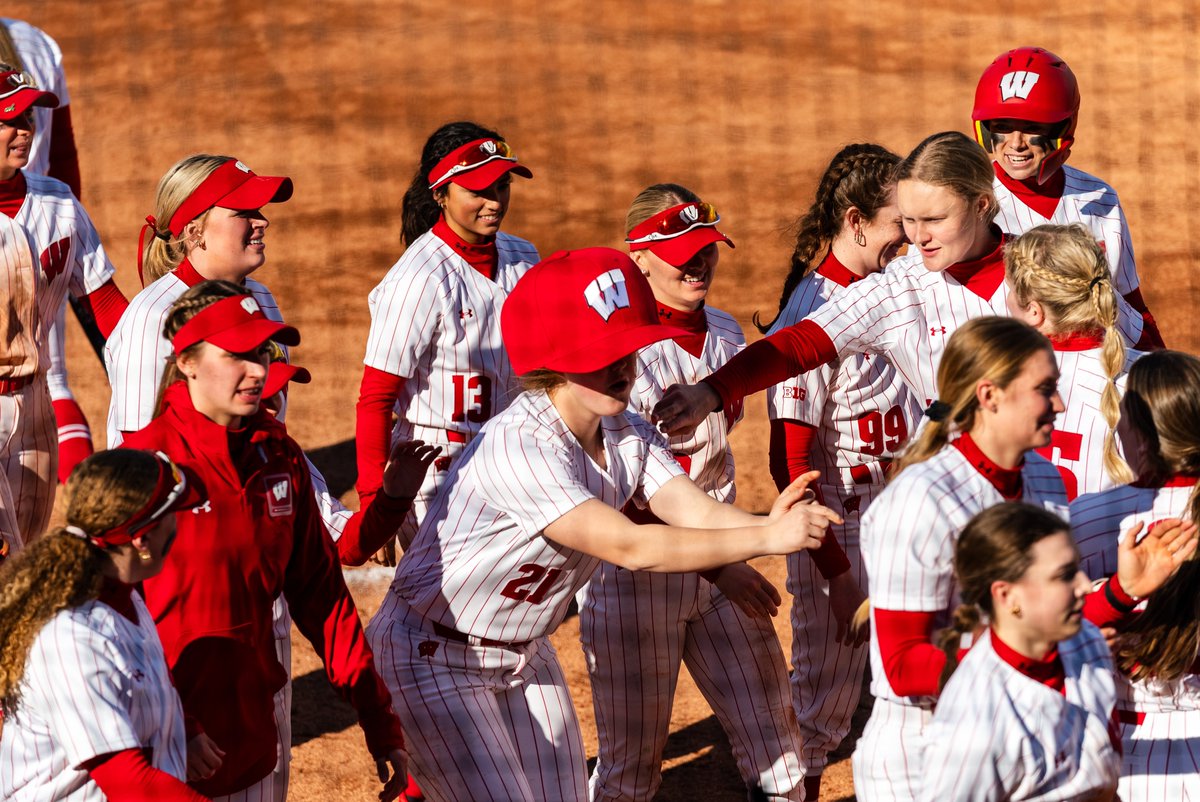 BadgerSoftball tweet picture