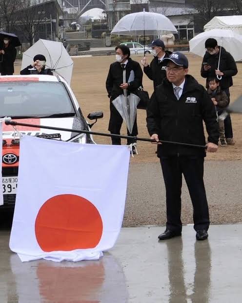 おい！
愛知県知事の大村！
日本人やめろ！
大切な国旗を！