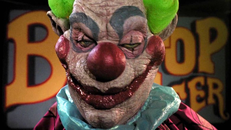 Watching KILLER CLOWNS FROM OUTER SPACE (1988) youtu.be/ETiSMS4i1as?si… Aliens who look like clowns come from outer space and terrorize a small town. #GrantCramer #SuzanneSnyder #JohnAllenNelson #JohnVernon #ChiodoBrothers #Horror #Cinéphile