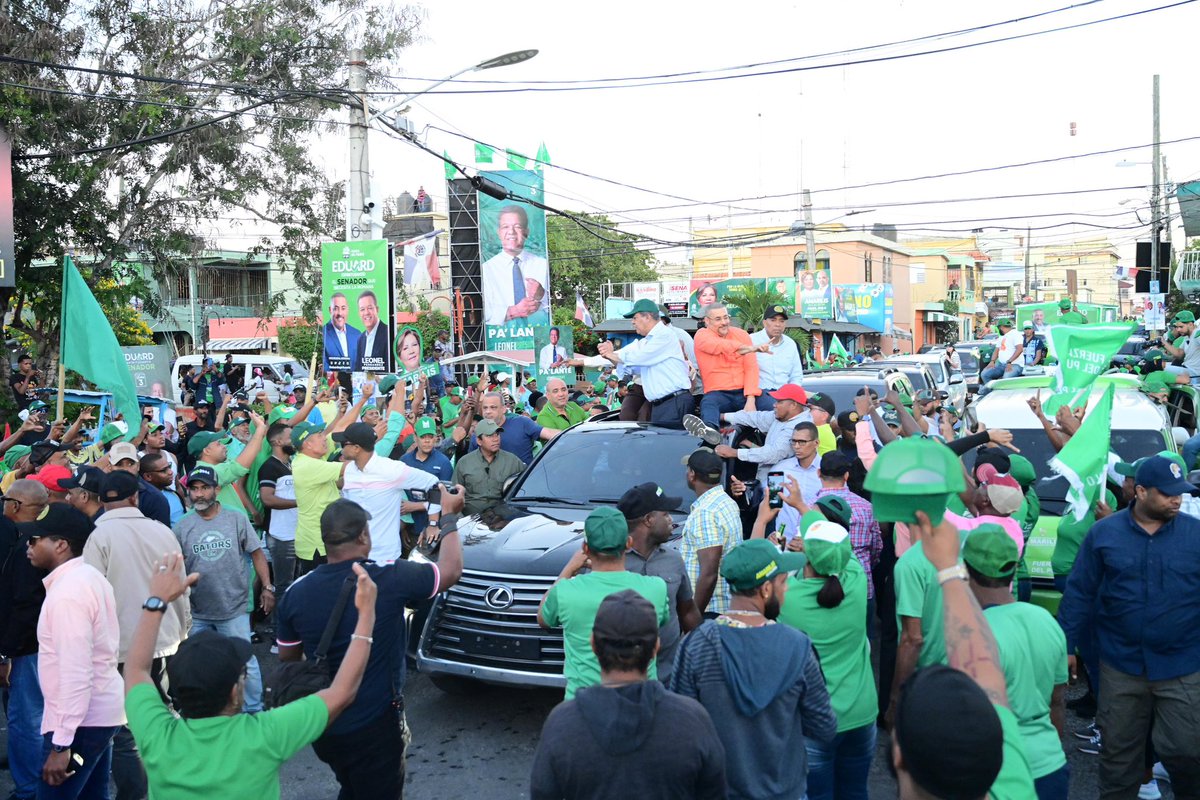 LeonelFernandez's tweet photo. En La Romana y en Villa Hermosa, la gente dice que “se van porque no saben gobernar”, por eso la #FuerzadelPueblo ganará las elecciones municipales del 18 de febrero. 
Hoy aquí se vivió una celebración por adelantado de lo que será un triunfo arrollador de nuestros candidatos.
#Vota3 #VolvamosPalante