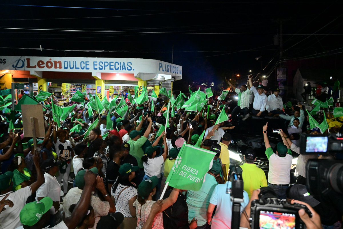 LeonelFernandez's tweet photo. En La Romana y en Villa Hermosa, la gente dice que “se van porque no saben gobernar”, por eso la #FuerzadelPueblo ganará las elecciones municipales del 18 de febrero. 
Hoy aquí se vivió una celebración por adelantado de lo que será un triunfo arrollador de nuestros candidatos.
#Vota3 #VolvamosPalante