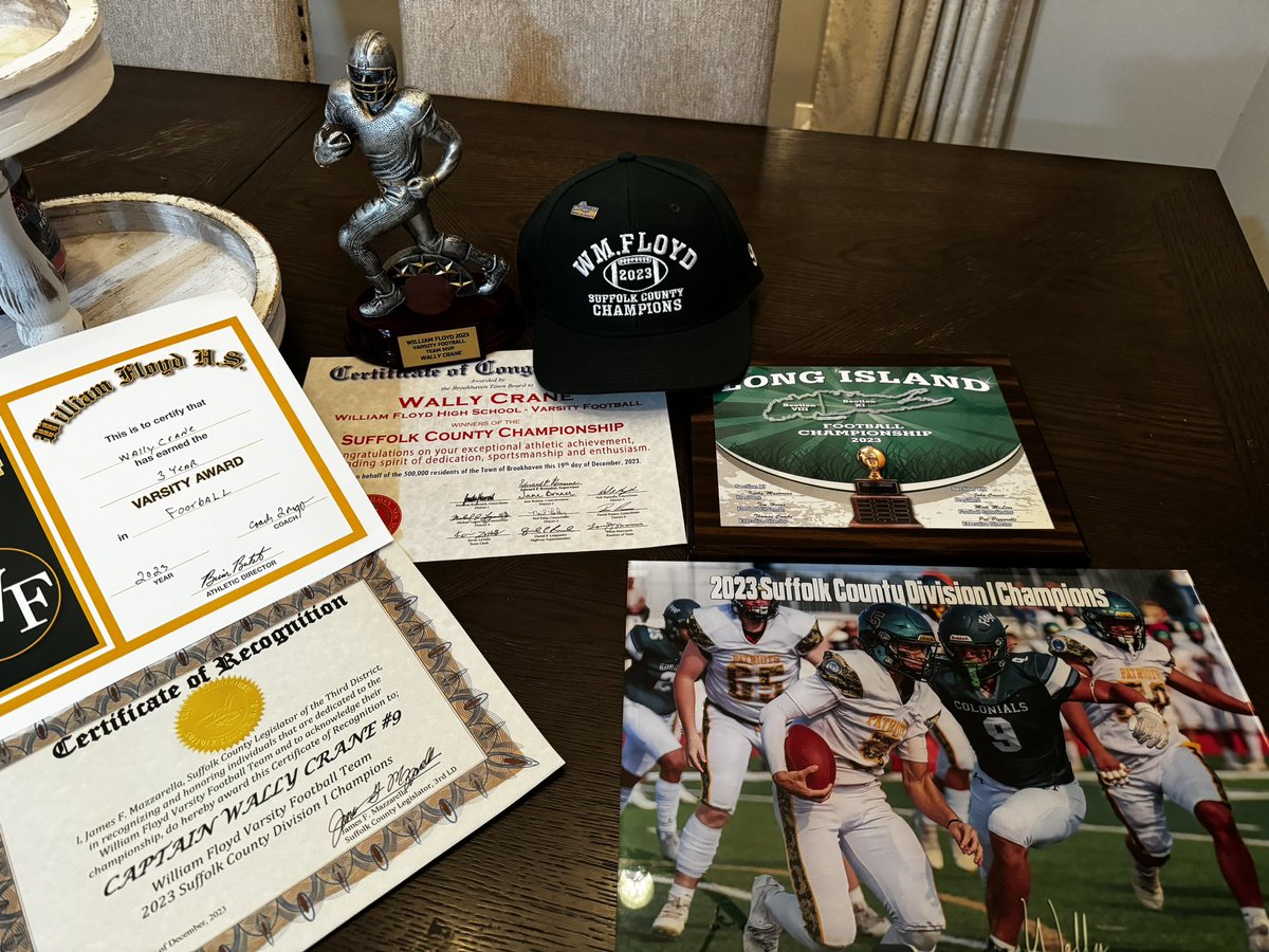 _wallycrane_'s tweet photo. Proud to receive the team MVP and scholar athlete award today. @_CoachFitz https://t.co/cv7n6qxCvA