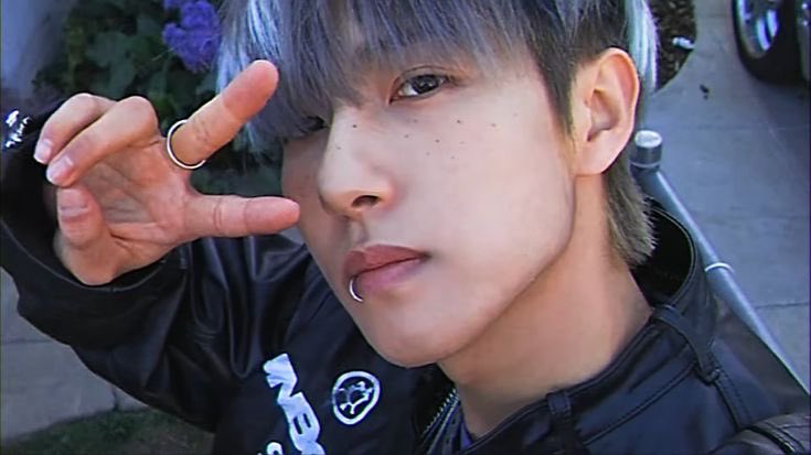 jaemr9n's tweet image. renmin au┆shut down! 🎖️

El novato Huang Renjun se ve envuelto en una situación desfavorecedora a causa del caótico presidente de la fraternidad más popular del campus, lo que desatará entre ellos una intensa batalla física, intelectual y quizás otros sentimientos de por medio.