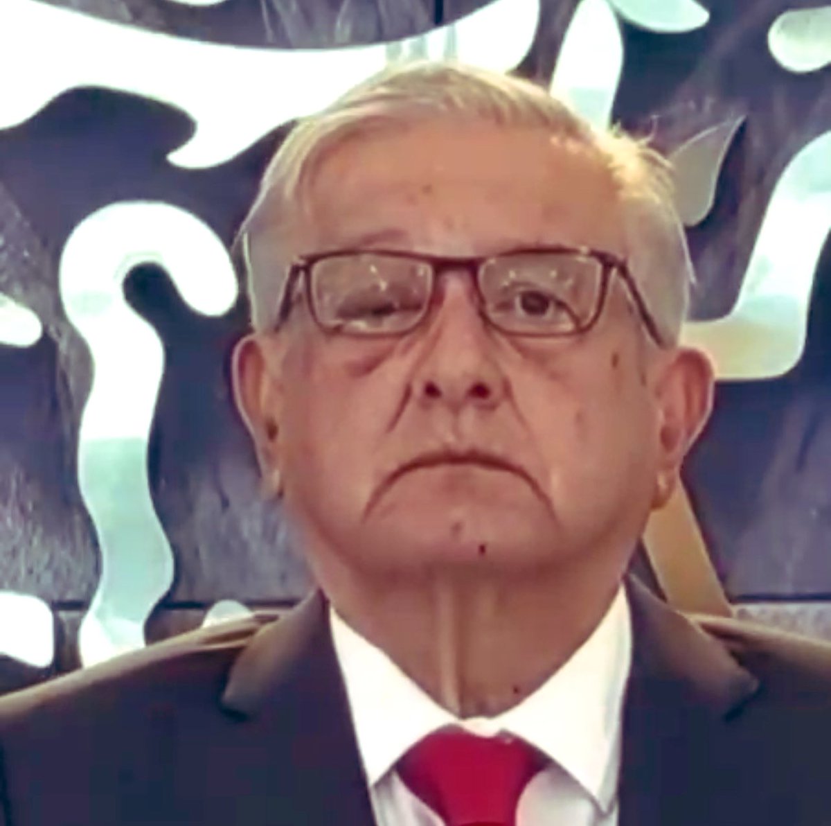 Primero el nado sincronizado del aparato propagandístico de MORENA era asegurar que el inédito récord impuesto por #NarcoPresidenteAMLO era absolutamente irrelevante.

Ahora que hasta el propio López exhibe síntomas de miedo extremo, acusan a la oposición de una multimillonaria