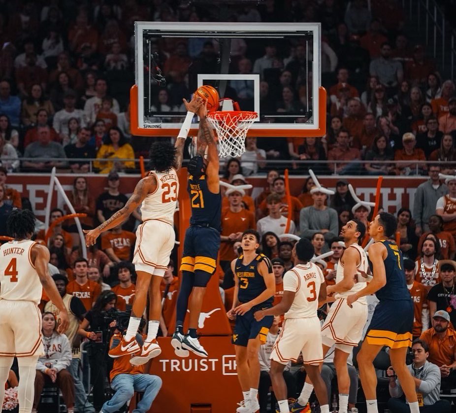 🤘🏽Keep fighting the fight! These guys are relentless. Future Longhorns @iamtrejohnson1 and @NCodie25 were in the building today! The marathon continues…#hookem