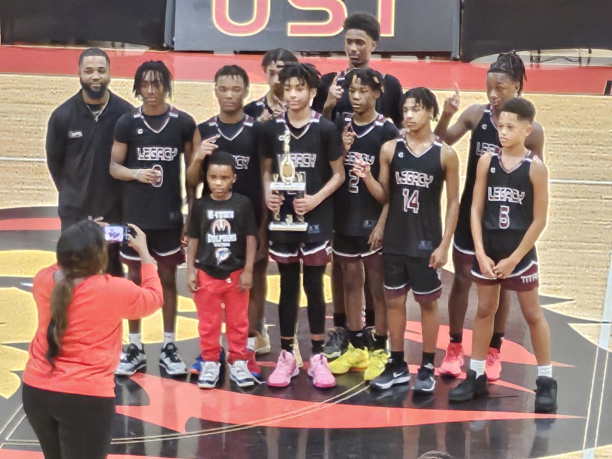 LSSSTitans's tweet image. 🏀: Your 2024 TCSAAL MS Boys
East Regional Champions 🏆!!

Titans 4️⃣9️⃣
ILT Orem 2️⃣3️⃣

Congratulations, fellas!! #TitanUp!
#StateBound  #WinState🏆