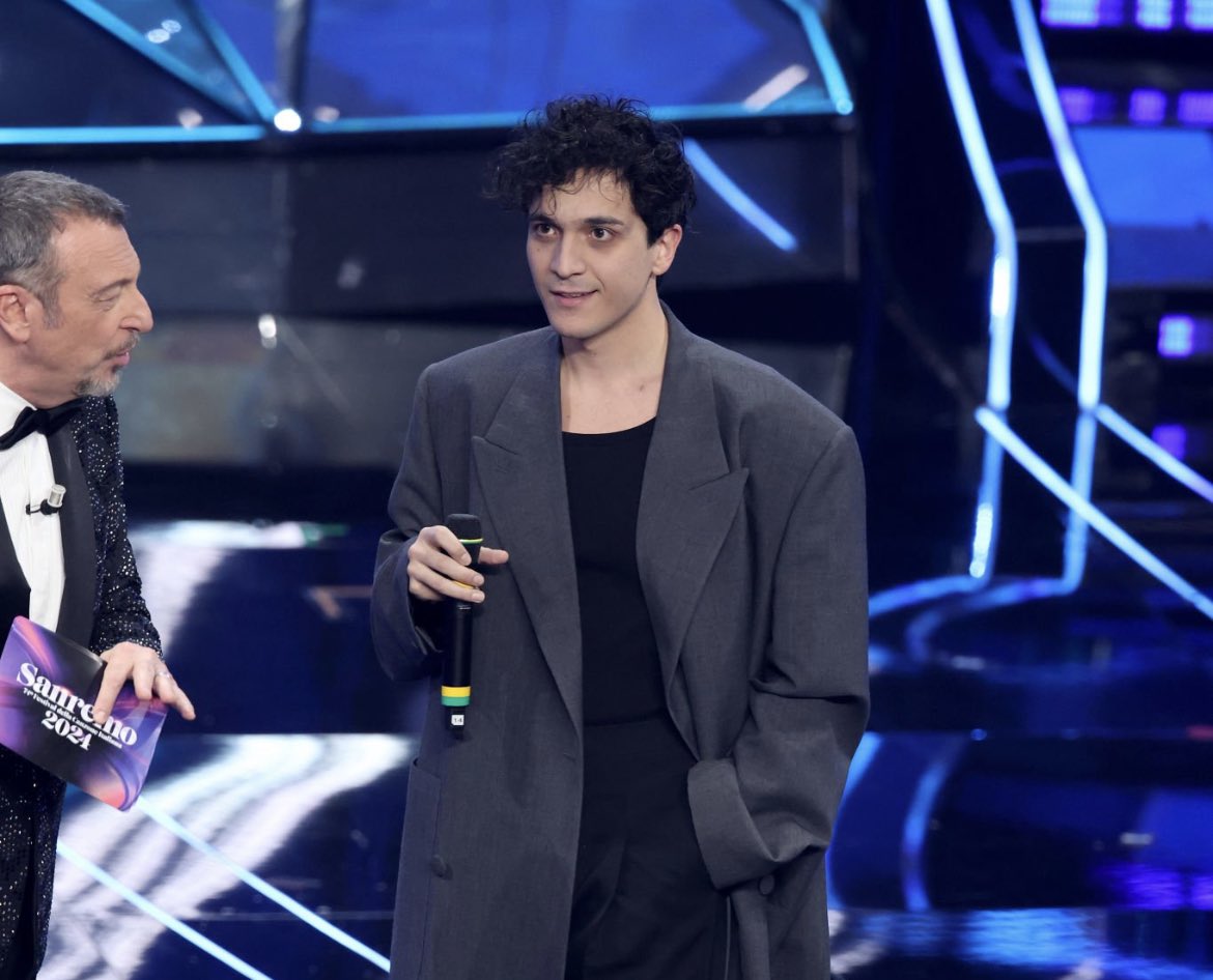 Ero sinceramente preoccupata per la faccia sbattuta di Tananai. 
Poi mi sono ricordata che a Milano abbiamo tutti questo colorito qua, da novembre ad aprile.
Domani prendo la vitamina D.
#Sanremo2024