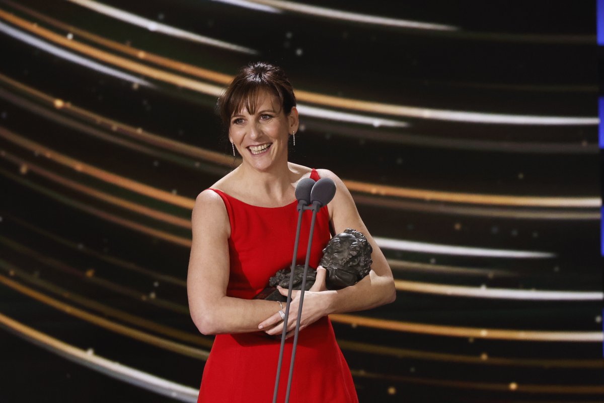 Malena Alterio se alza con el Premio Goya a la Mejor Actriz Protagonista #Goya2024 premiosgoya.com/38-edicion/art…