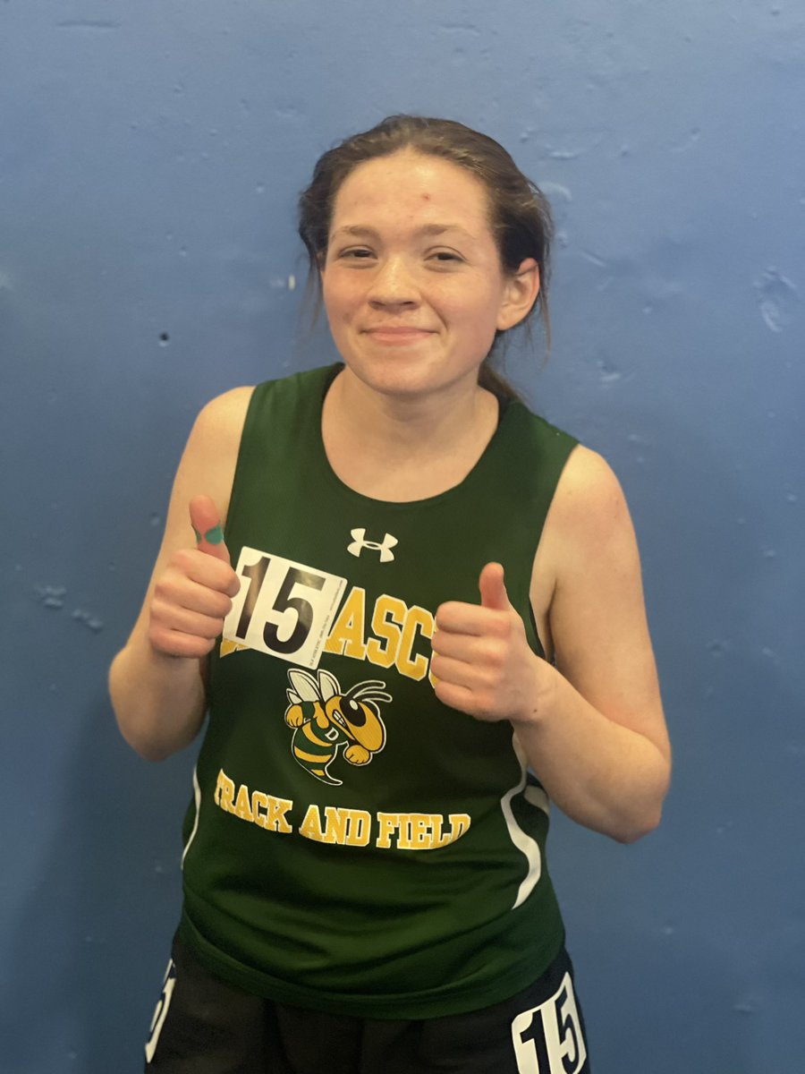 Great race by Jenny who ran a huge  PR in the 3200! 🐝