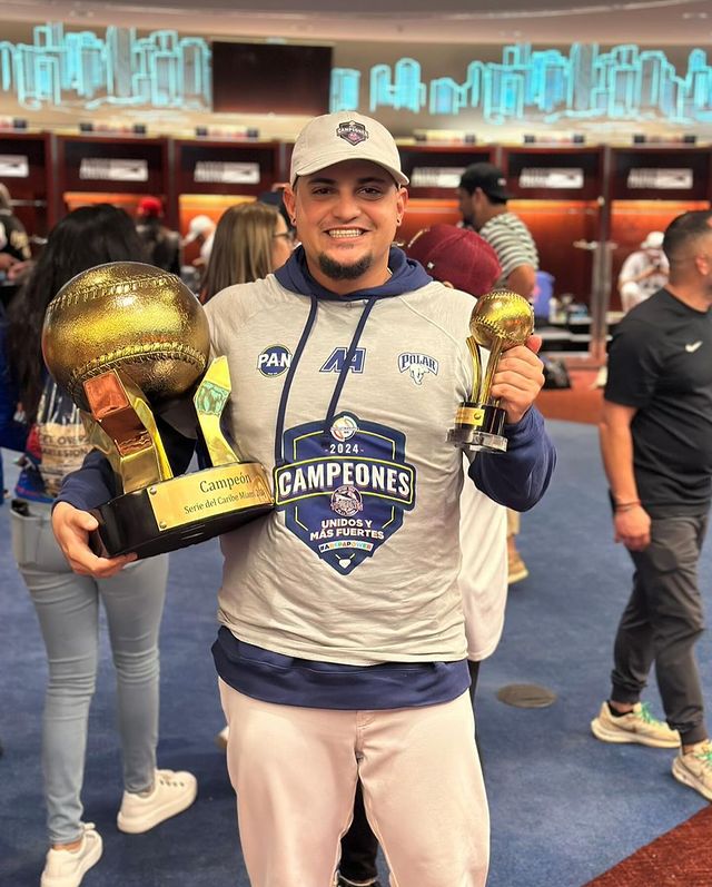 ¡DEL TÁCHIRA PARA VENEZUELA Y EL MUNDO!⚾🟡⚫

✔️El Pitcher Tachirense Ángel Padrón tuvo una una extraordinaria #SerieDelCaribe2024 tras coronarse CAMPEÓN con Tiburones y además convertirse en el autor del segundo NO HIT - NO RUN en la historia del certamen.

🔝¡GIGANTE!👏👏