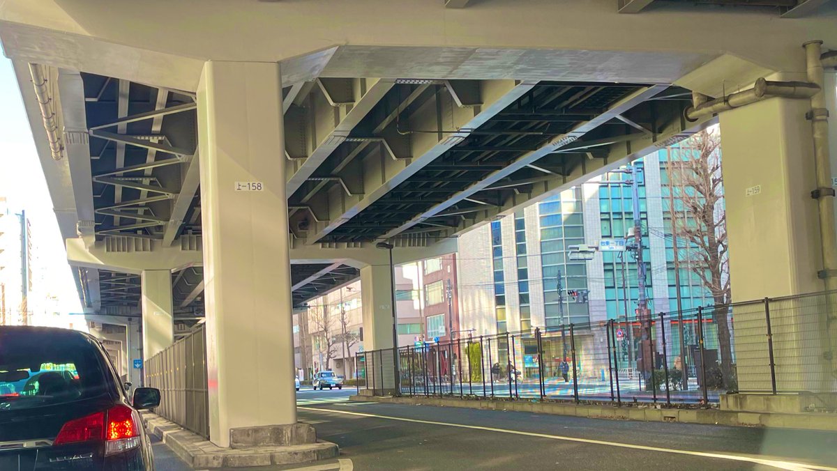 Meglio_Stasera's tweet photo. 現役のDSを街中で見たのは久しぶり��、御徒町界隈。五十年近く前、近所に杉浦直樹氏の家だか事務所があってね、ご自身でハンドル握ってるの頻繁に見かけた。だから、その後の『岸辺のアルバム』がどうしても真に迫ってこなくて（笑） https://t.co/a11pWaFFne