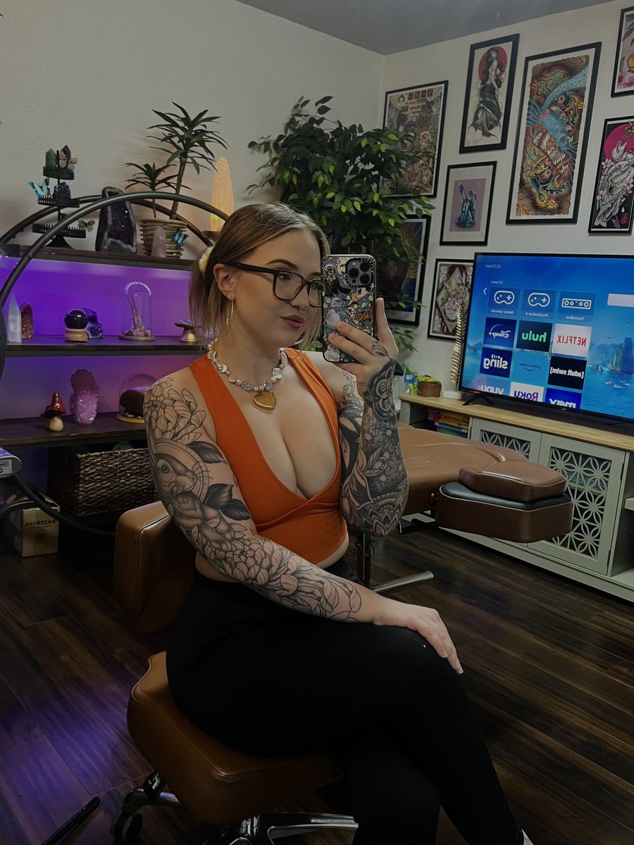 stopdotcom's tweet image. me &amp;amp; the tattoo I did today 🐉💓