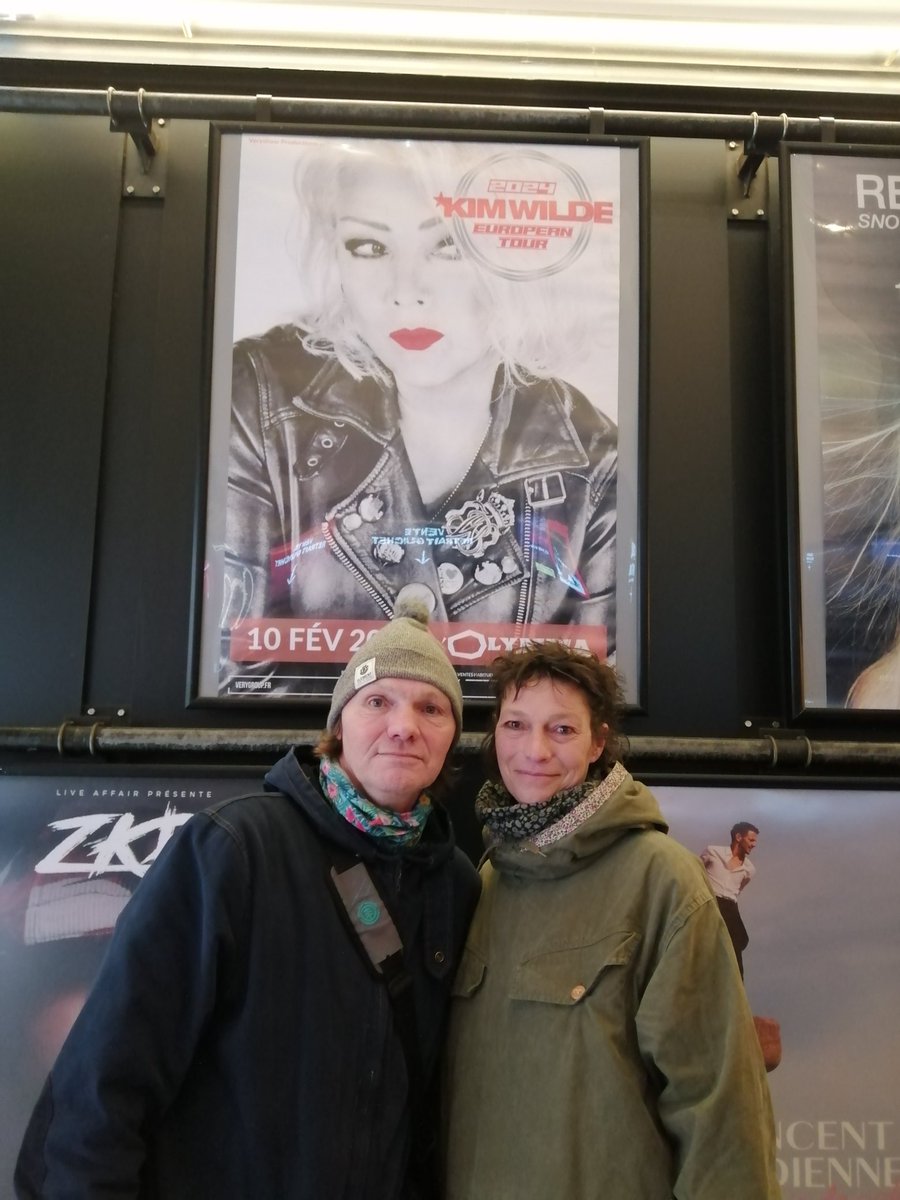 CLAIREDEBUIRE's tweet photo. @kimwilde big show  Olympia! Big thanks to you And the KW band!!! Have you got the gift??? https://t.co/mpwyPZJ9dT