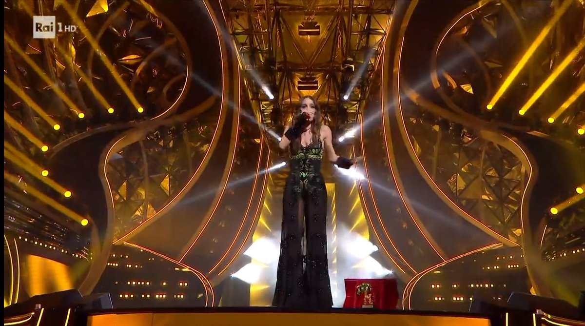 MusicTvOfficial's tweet photo. 🏆 @angelinamango_ vince #Sanremo2024 con #LaNoia 🏆 https://t.co/Z5sWQDn98x