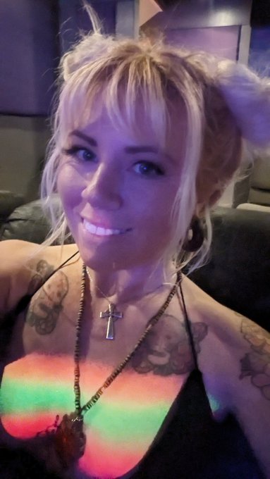 Immediately booked three vanilla modeling gigs after I dyed my hair blonde...  🙌🏼 Woot! https://t.co