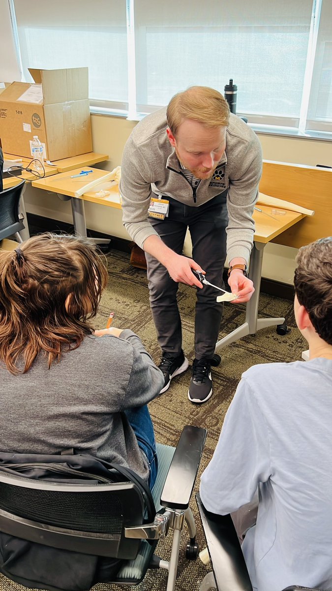 RichardMaMD's tweet image. Really appreciative of @AAOS1 &amp;amp; their support with the IDEA grant. The #BridgetheGap program led by @Doulienjai was a success! It impacted many students &amp;amp; inspired them to pursue a career in #medicine &amp;amp; #orthopaedics. Thanks to @Arthrex @DePuySynthes for their support!@muhealth