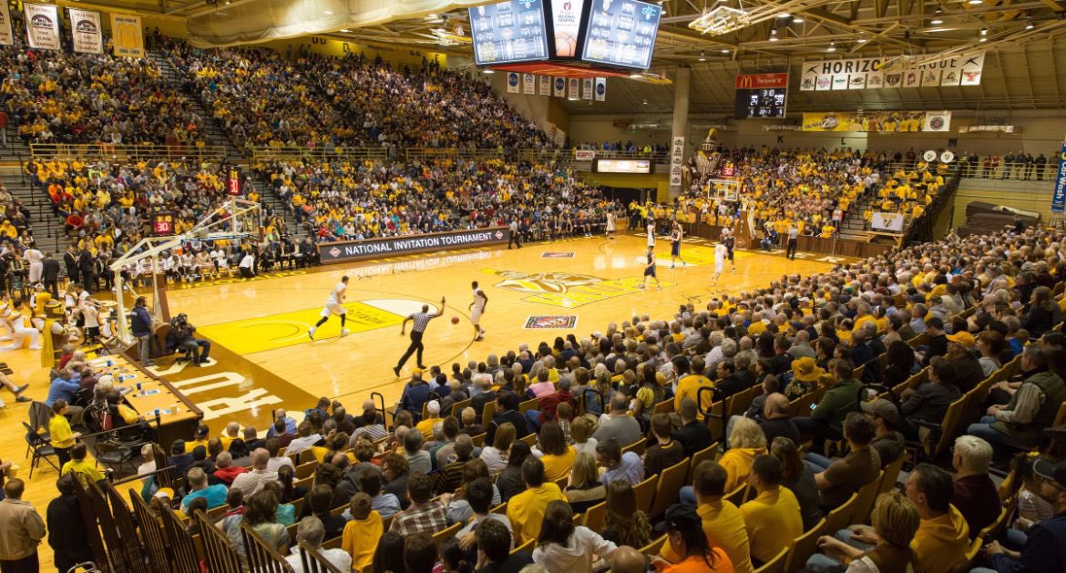 After a great conversation with @RogerPowellJr @AJ_Moye2 I am blessed to receive a Division 1 offer from @ValpoBasketball. thank you for the opportunity! #AGTG