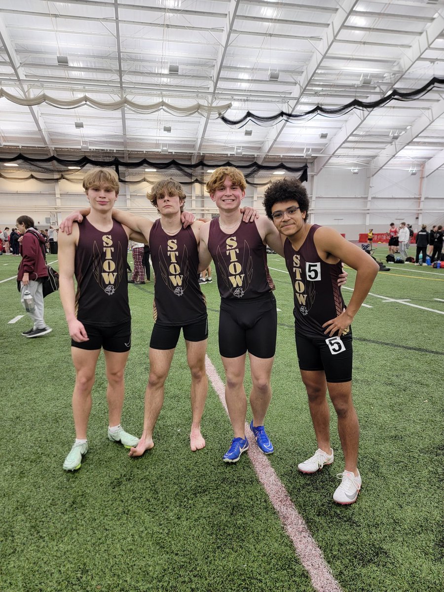 The dreaded day was finally here.  I had to run my first 400m as part of our 4x4 relay team.  Did it hurt?  Oh yeah.  Were we proud?  Heck yeah.  1st in our heat, 3rd overall.