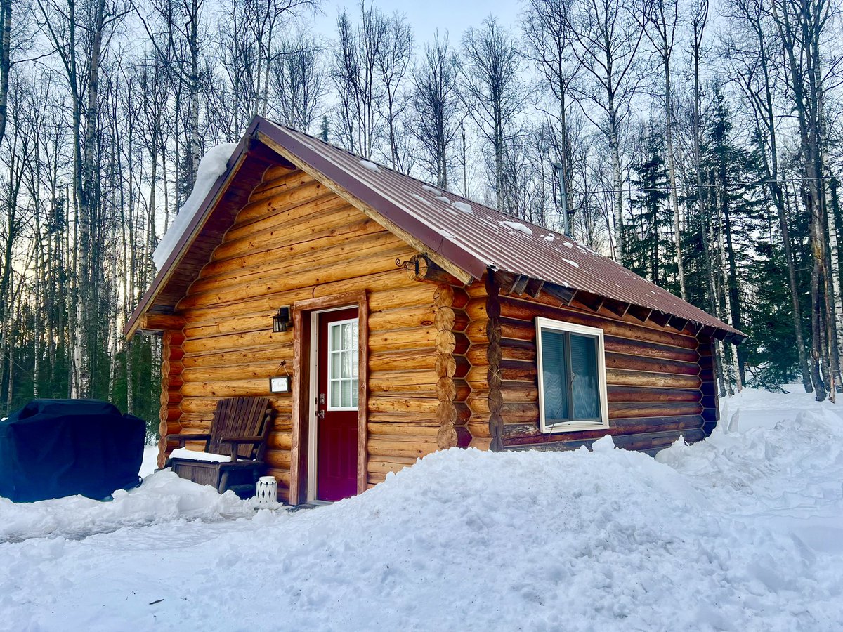 16x20 cozy cabin for the weekend.